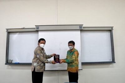 Kunjungan STIE Indonesia Banking School ke STIE YKPN