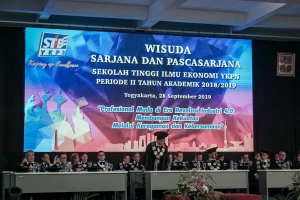 WISUDA SARJANA DAN PASCASARJANA PERIODE II TAHUN AKADEMIK 2018/2019 SEKOLAH TINGGI ILMU EKONOMI YKPN YOGYAKARTA SABTU, 28 SEPTEMBER 2019